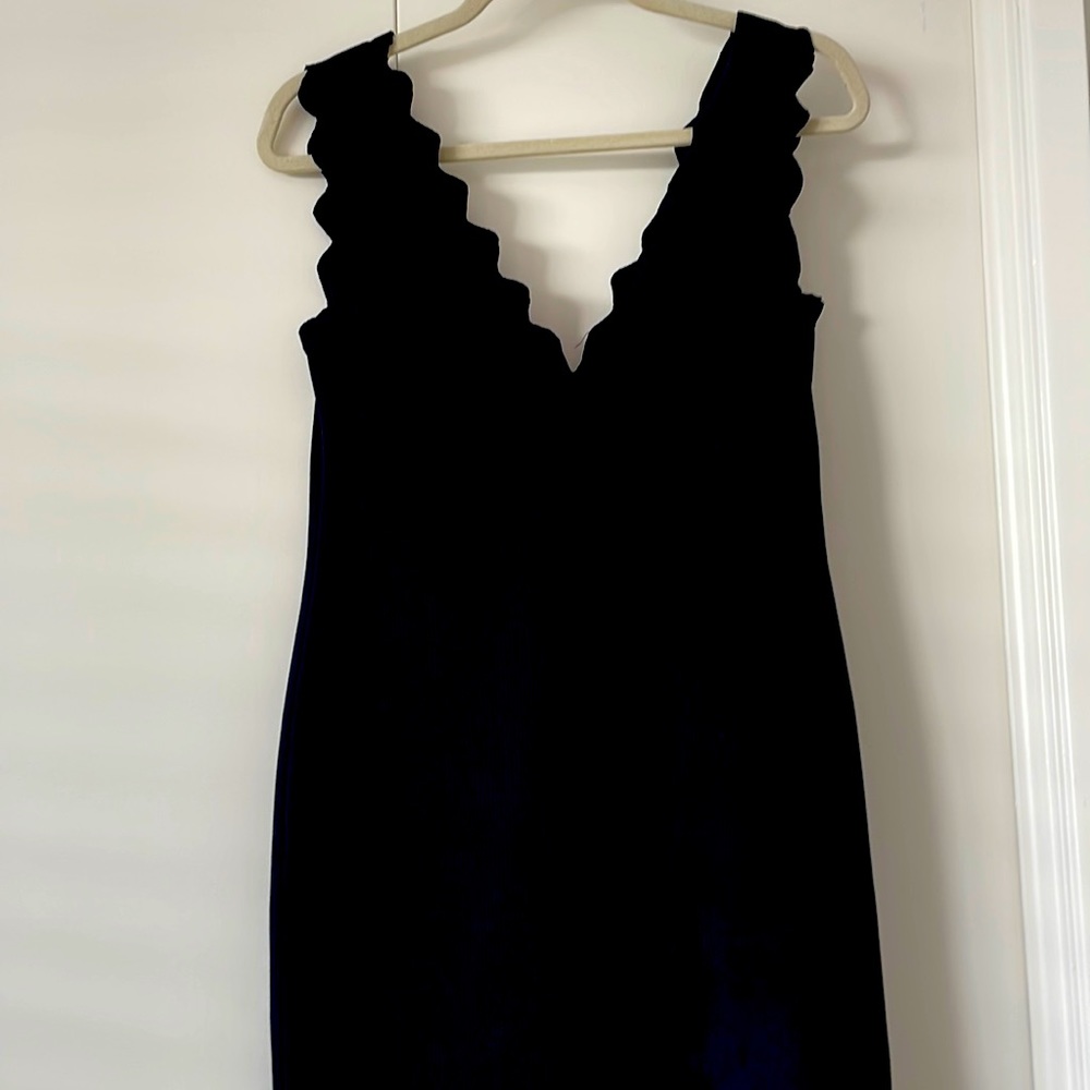 Classic and quality Marysia scalloped dress!!